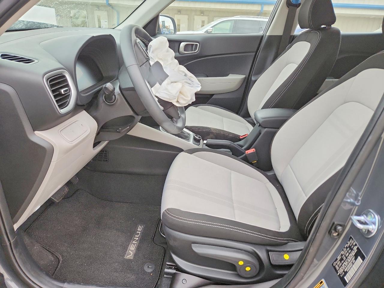 2025 Hyundai Venue Sel - zdjęcie 7