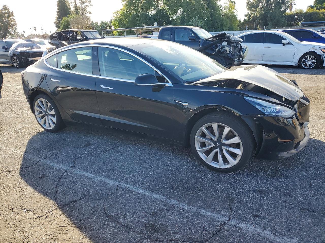 2020 Tesla Model 3 - zdjęcie 4