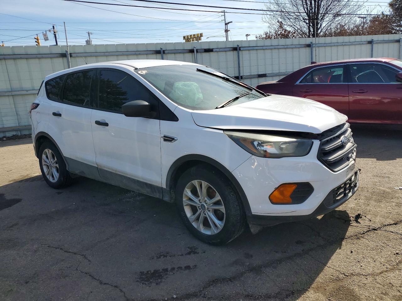 2018 Ford Escape S - zdjęcie 4
