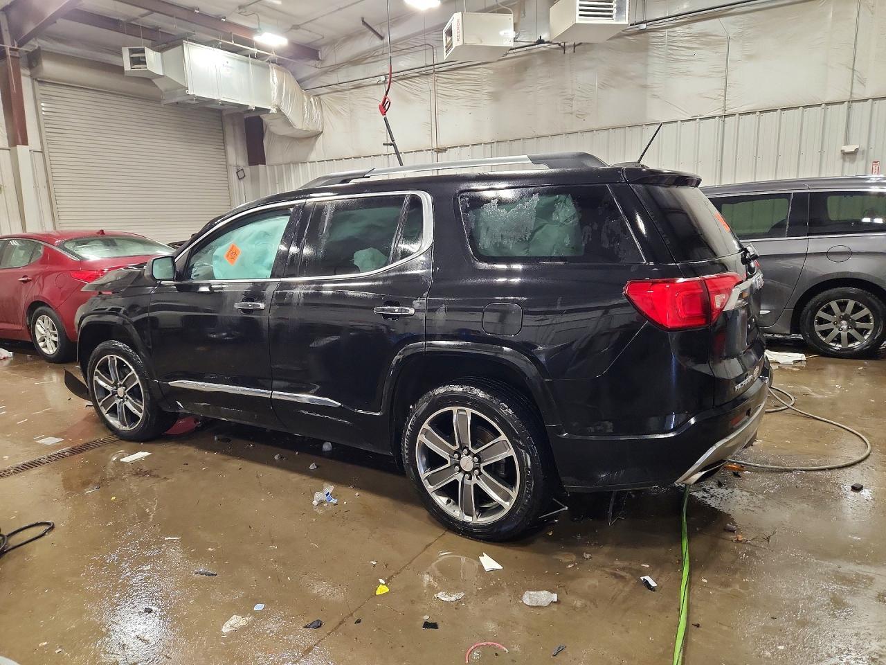 2017 GMC Acadia Denali - zdjęcie 2