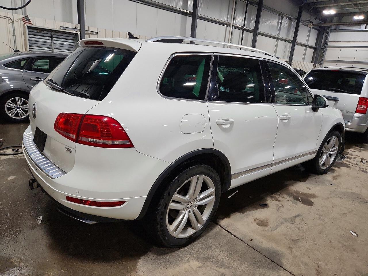 2014 Volkswagen Touareg V6 - zdjęcie 3