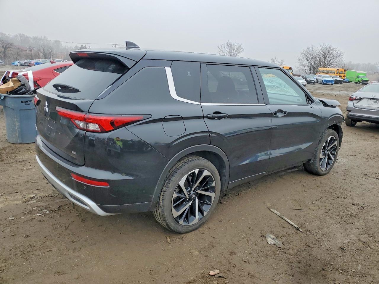 2024 Mitsubishi Outlander Se - zdjęcie 3