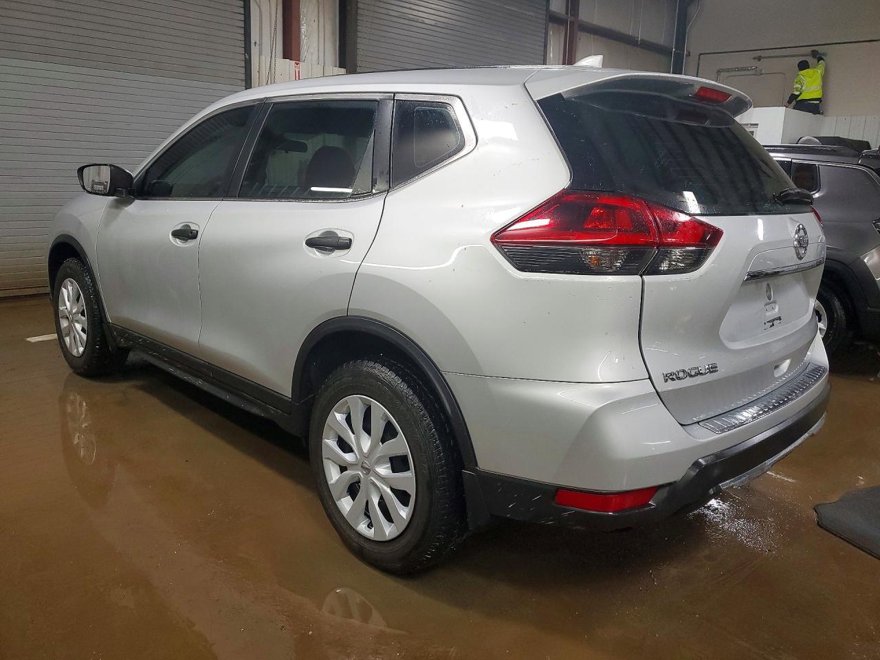 2018 Nissan Rogue S - zdjęcie 2