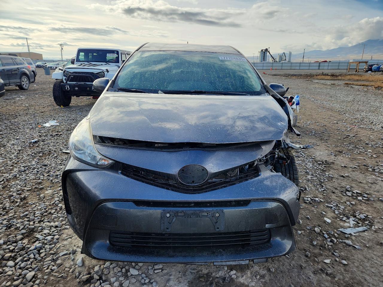 2016 Toyota Prius V - zdjęcie 5