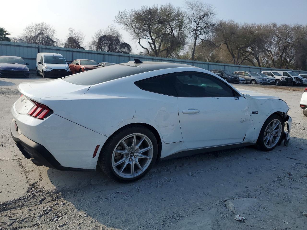 2024 Ford Mustang Gt - zdjęcie 3