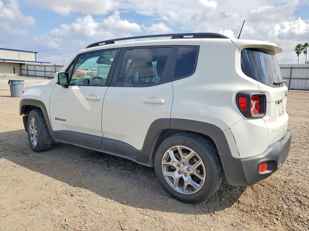 2018 Jeep Renegade Latitude - zdjęcie 2