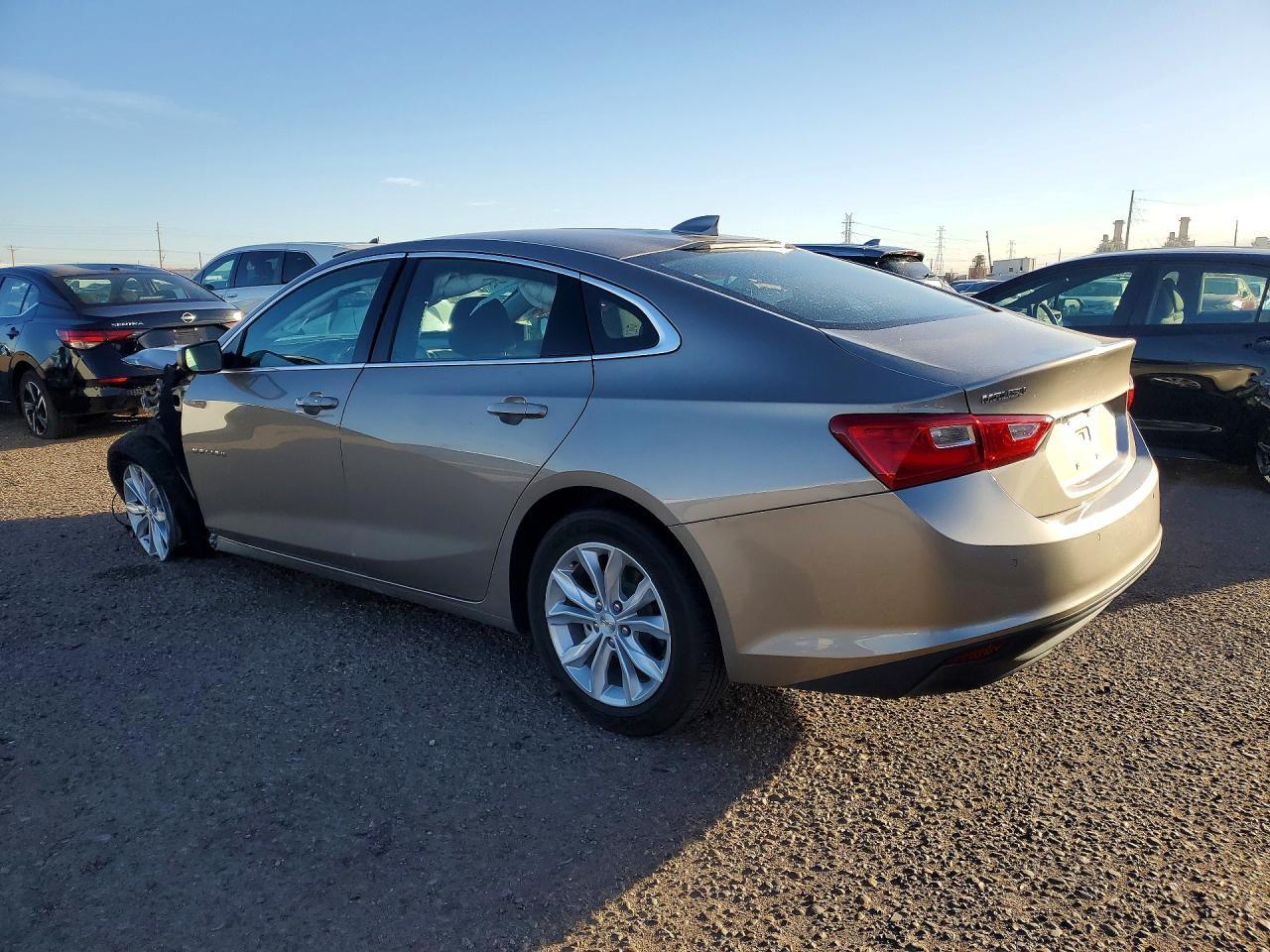 2025 Chevrolet Malibu Lt - zdjęcie 2