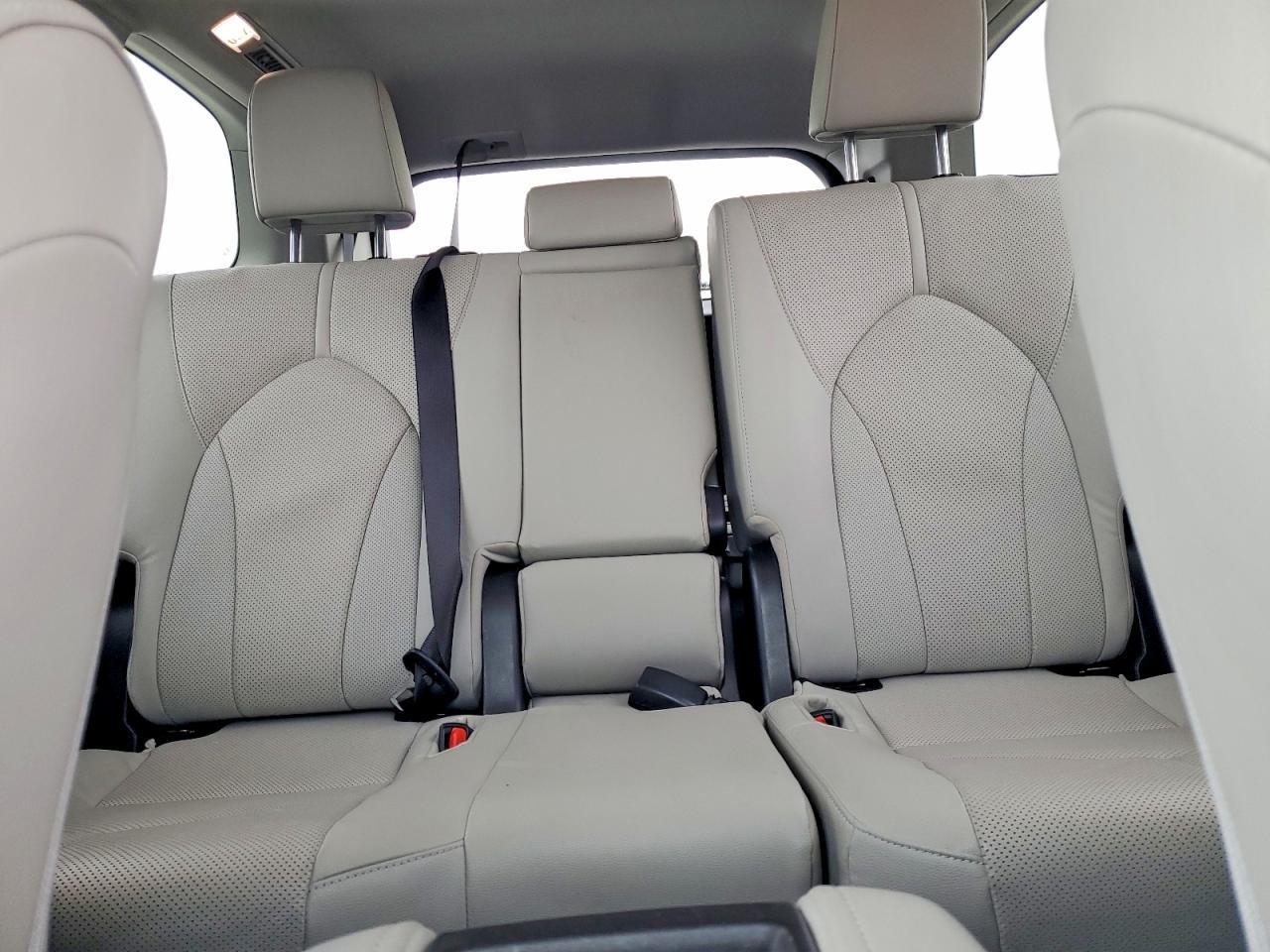 2025 Toyota Grand Highlander Le - zdjęcie 10