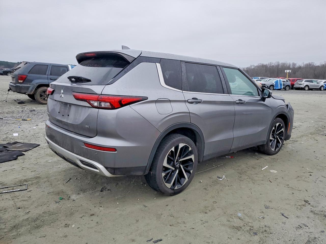 2022 Mitsubishi Outlander Se - zdjęcie 3