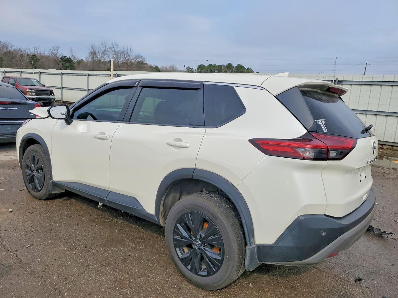 2023 Nissan Rogue Sv - zdjęcie 2