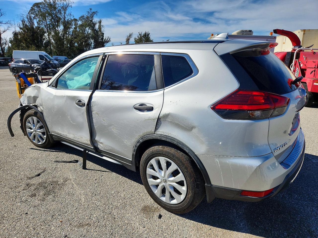 2017 Nissan Rogue S - zdjęcie 2