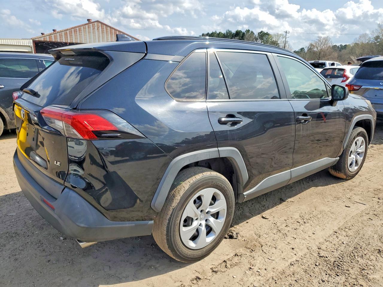 2019 Toyota Rav4 Le - zdjęcie 3