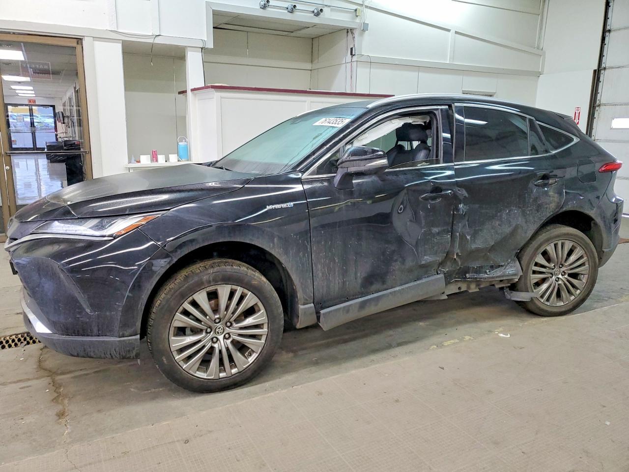 2021 Toyota Venza Le - zdjęcie główne