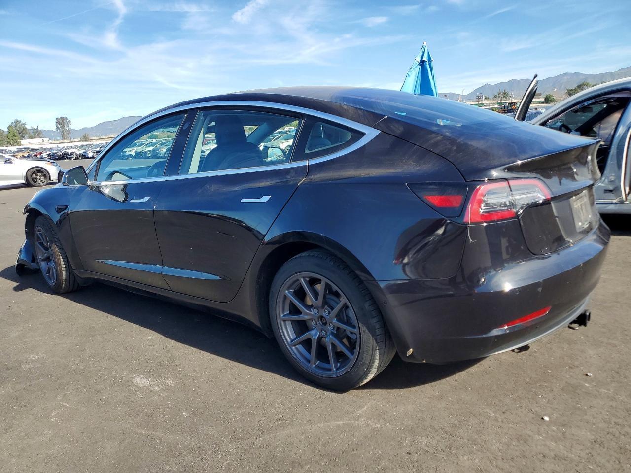2018 Tesla Model 3 - zdjęcie 2