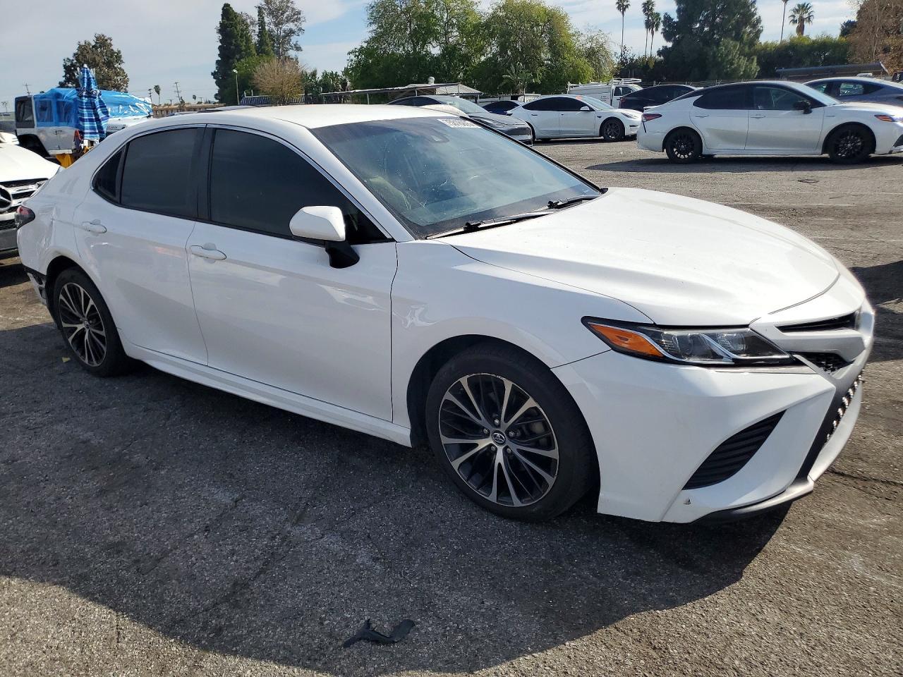Toyota Camry - zdjęcie 4
