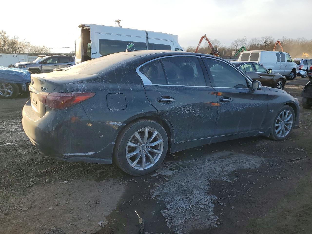 2018 Infiniti Q50 Luxe - zdjęcie 3