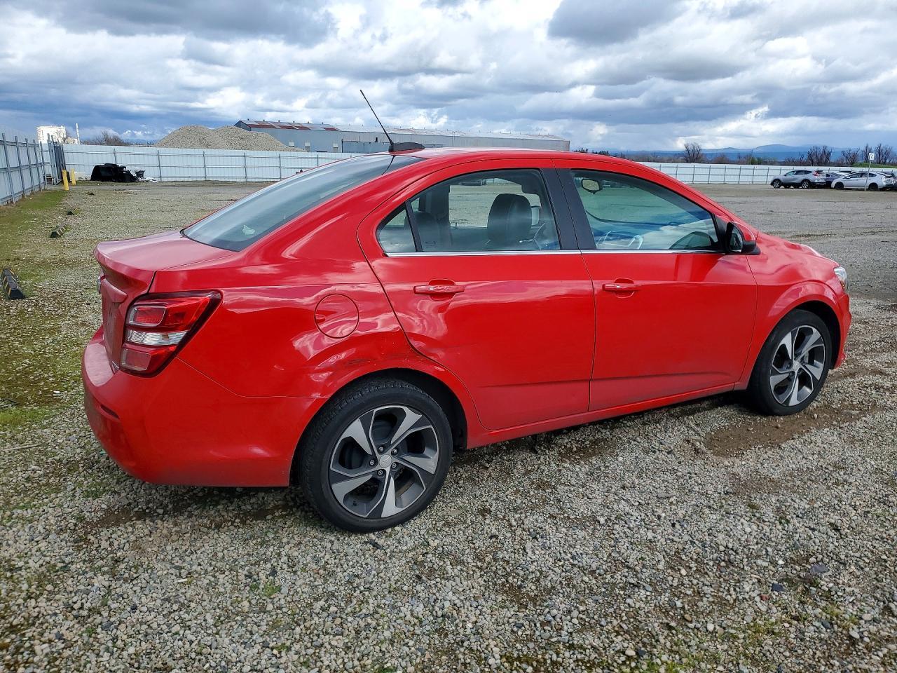 2017 Chevrolet Sonic Premier - zdjęcie 3