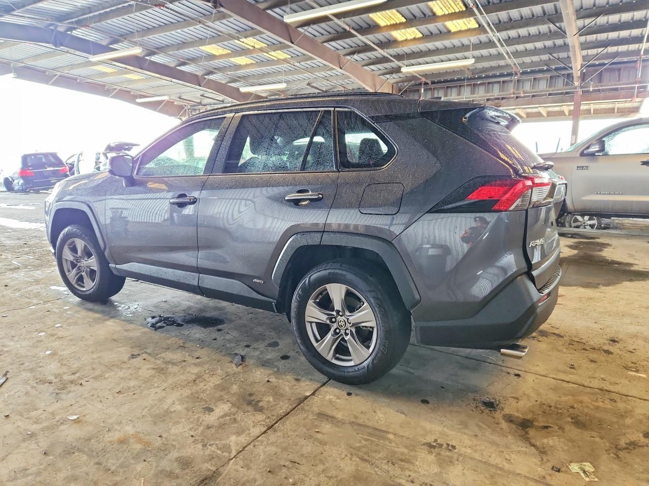 2024 Toyota Rav4 Xle - zdjęcie 2