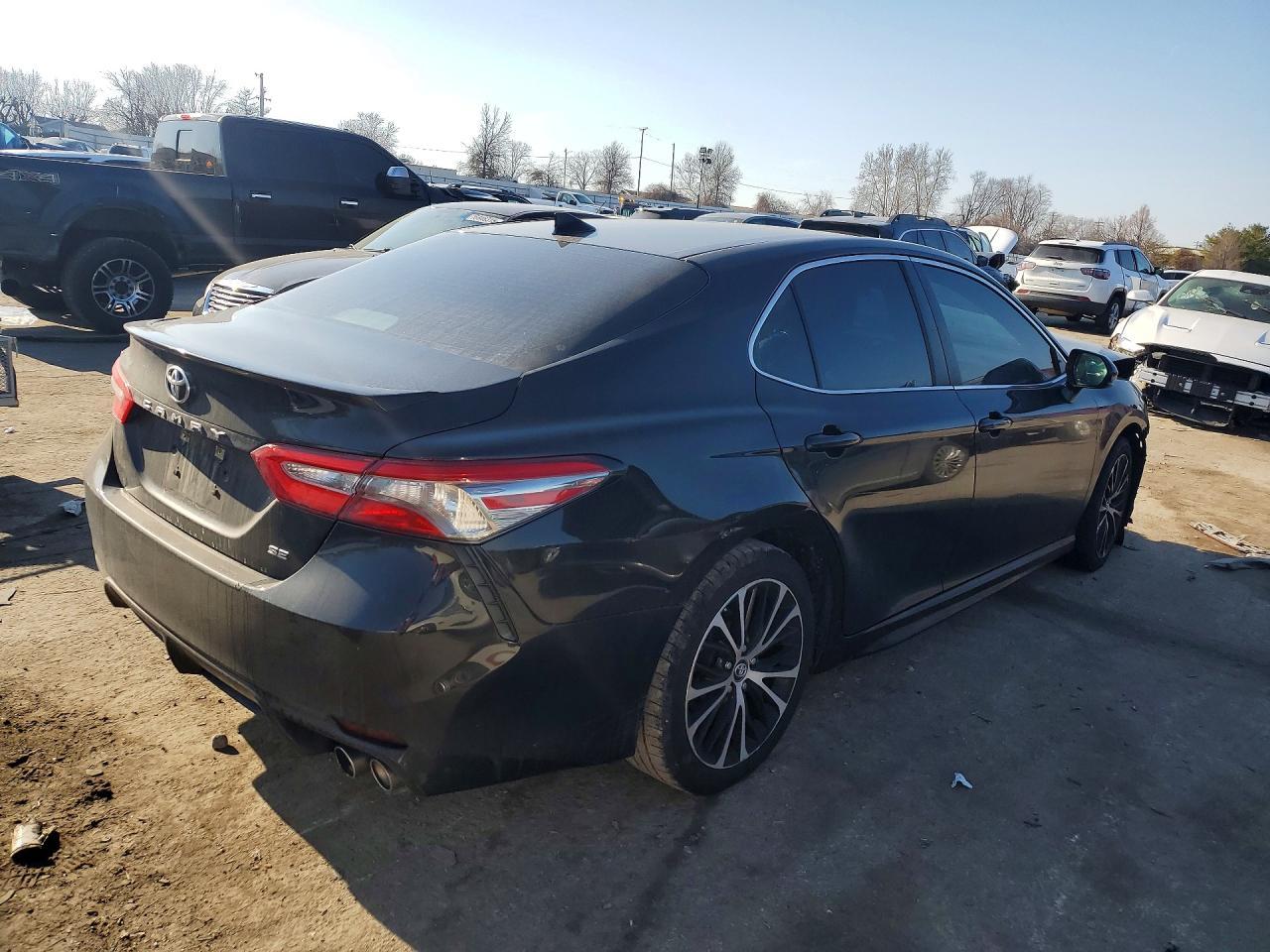 2019 Toyota Camry L - zdjęcie 3