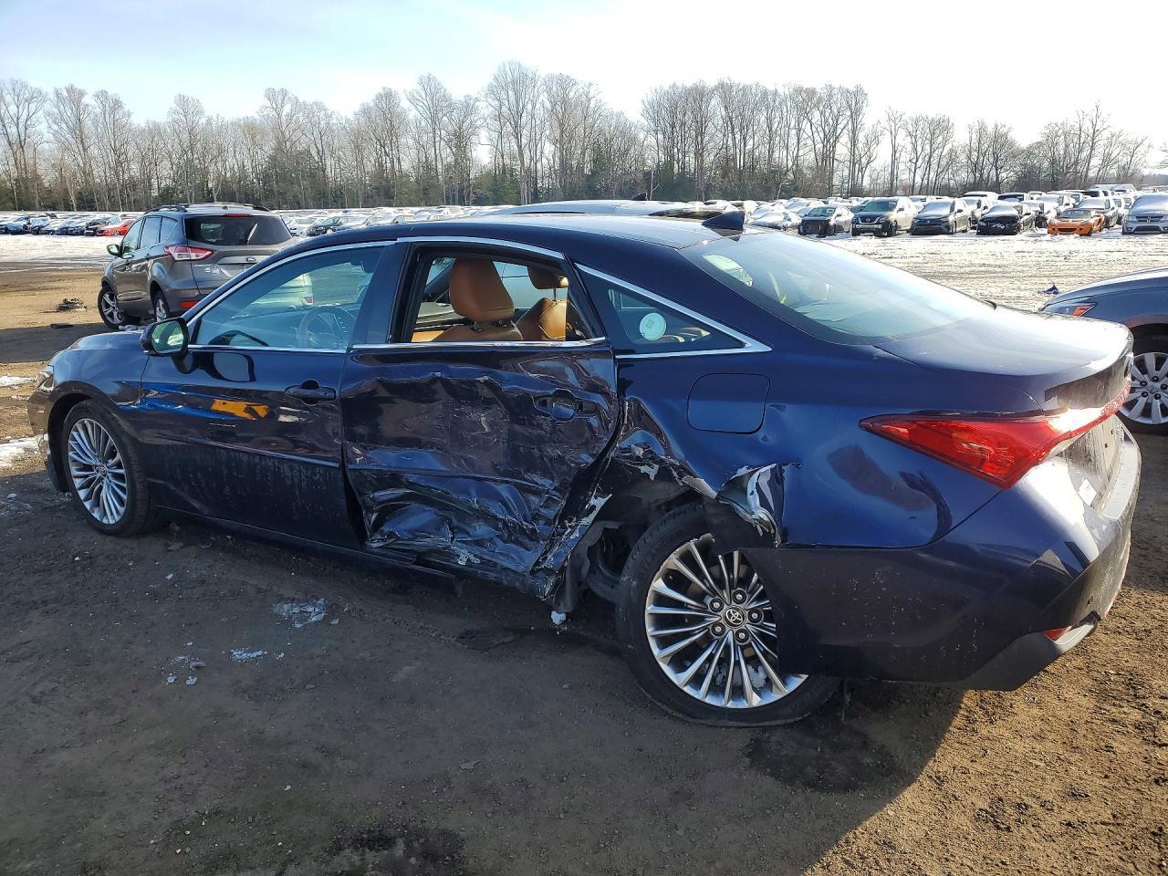 2022 Toyota Avalon Limited - zdjęcie 2