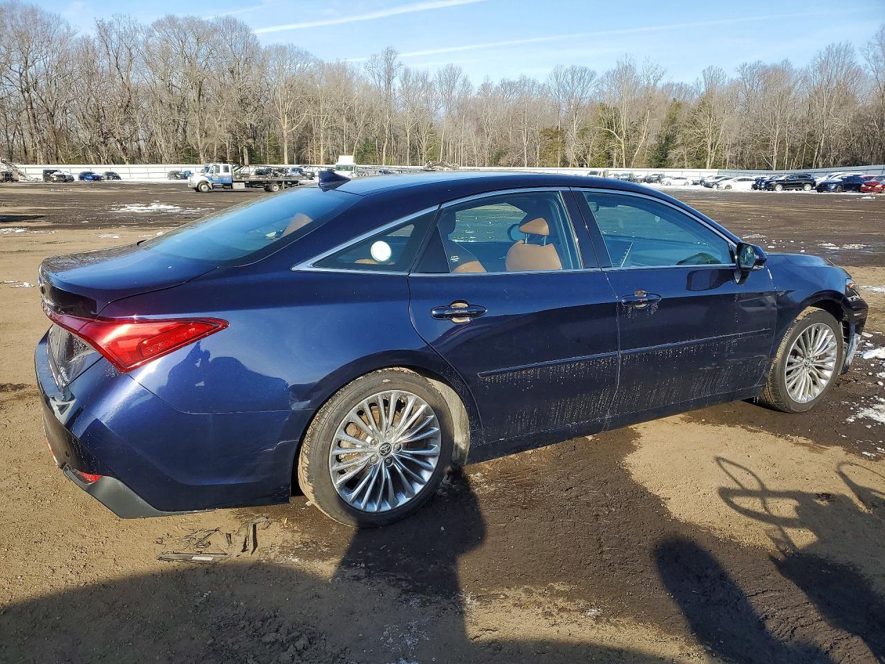 2022 Toyota Avalon Limited - zdjęcie 3