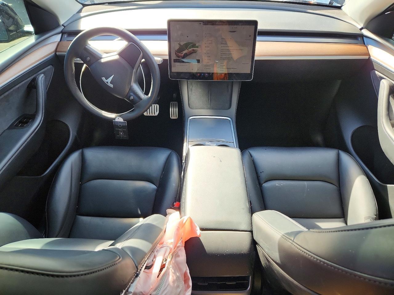 2025 Tesla Model Y - zdjęcie 8