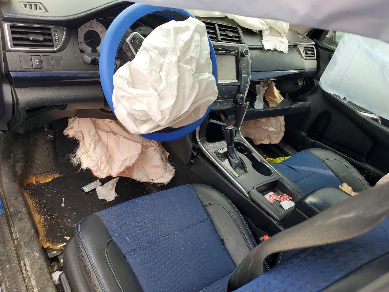 2016 Toyota Camry Le - zdjęcie 8