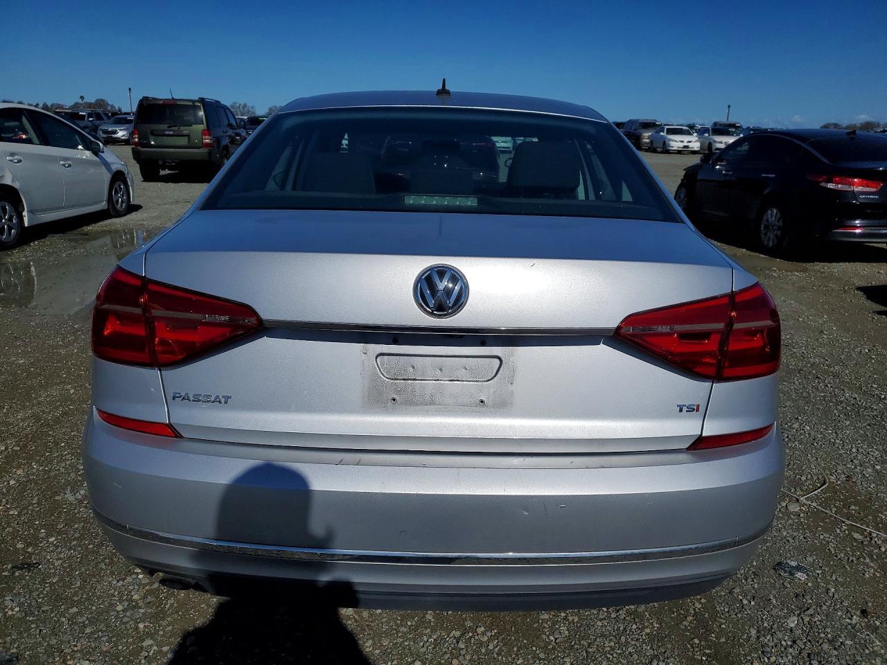 2016 Volkswagen Passat S - zdjęcie 6