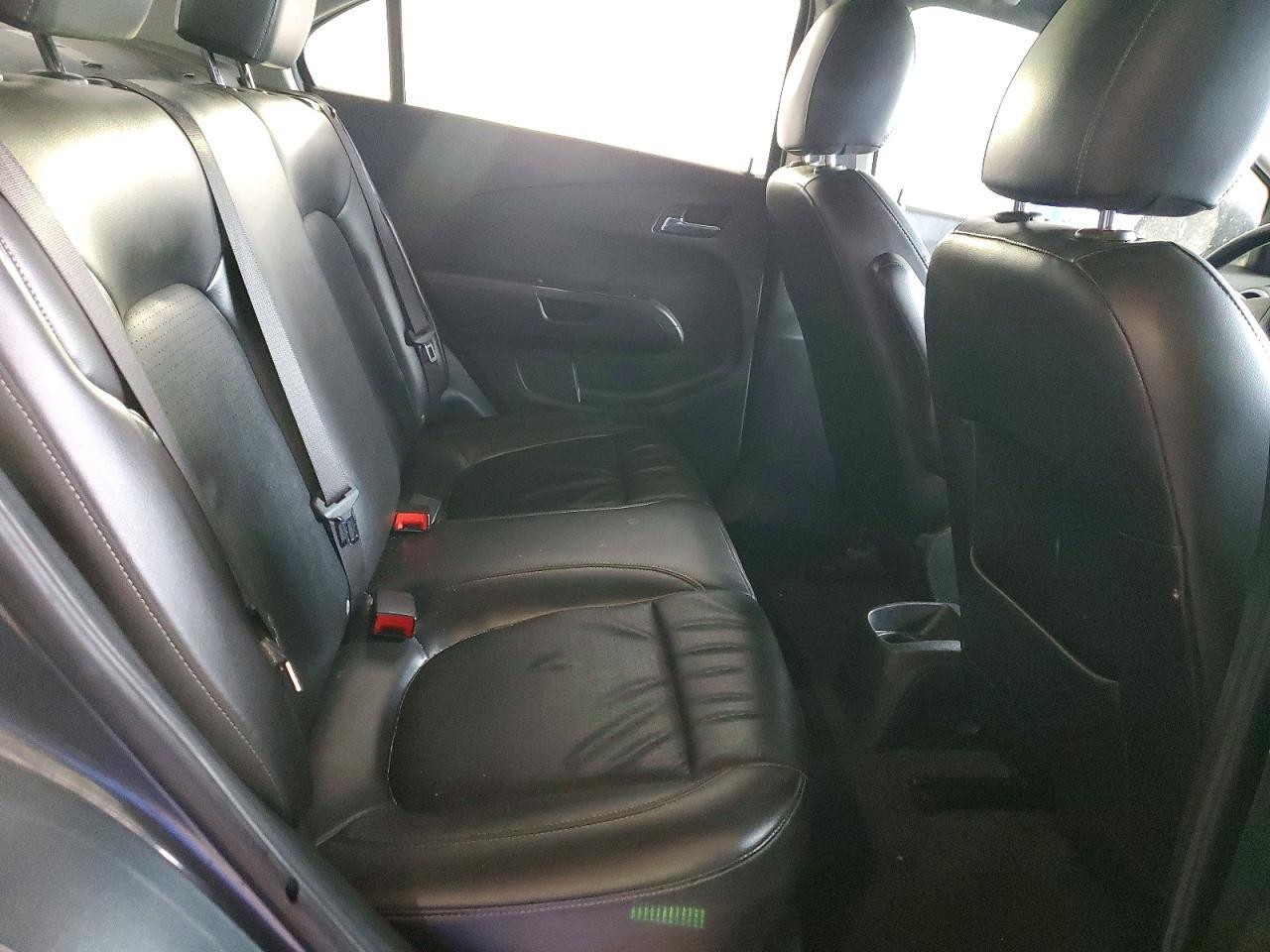 2017 Chevrolet Sonic Premier - zdjęcie 10