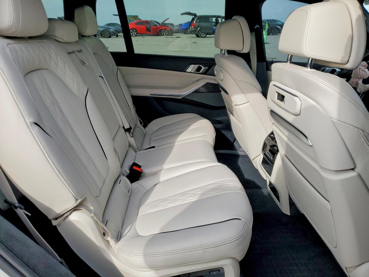 2025 BMW X7 M60I - zdjęcie 11