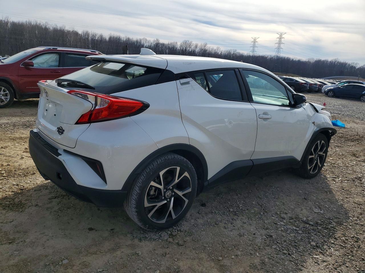 2020 Toyota C-Hr Xle - zdjęcie 3