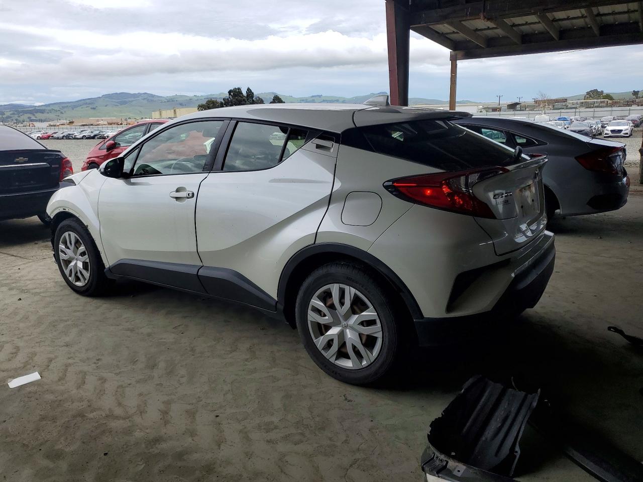 2019 Toyota C-Hr Le - zdjęcie 2