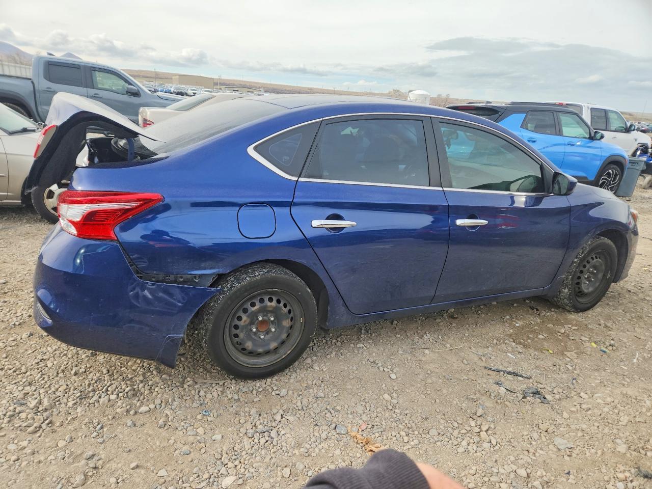 2019 Nissan Sentra S - zdjęcie 3