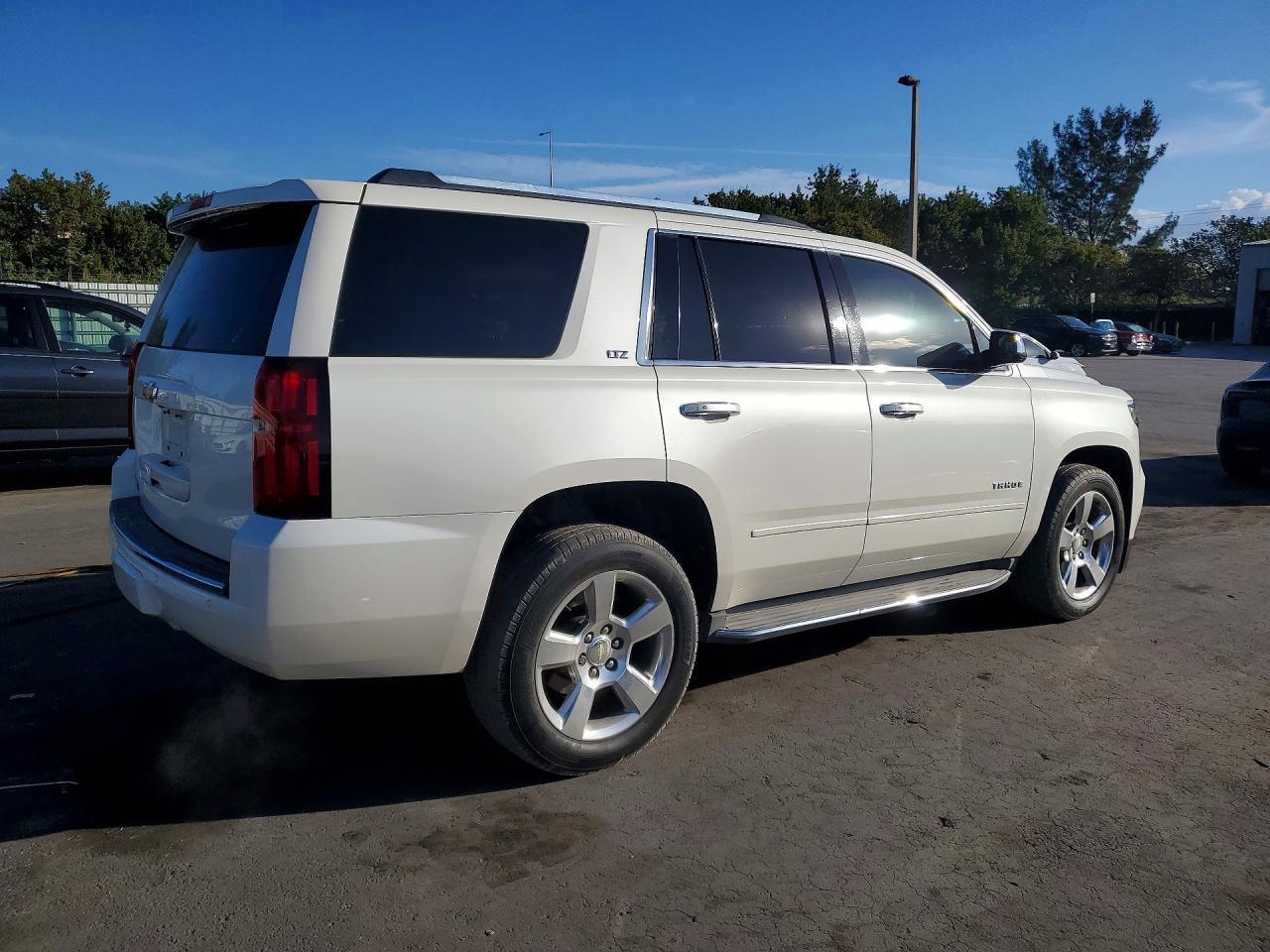 2015 Chevrolet Tahoe C1500 Ltz - zdjęcie 3
