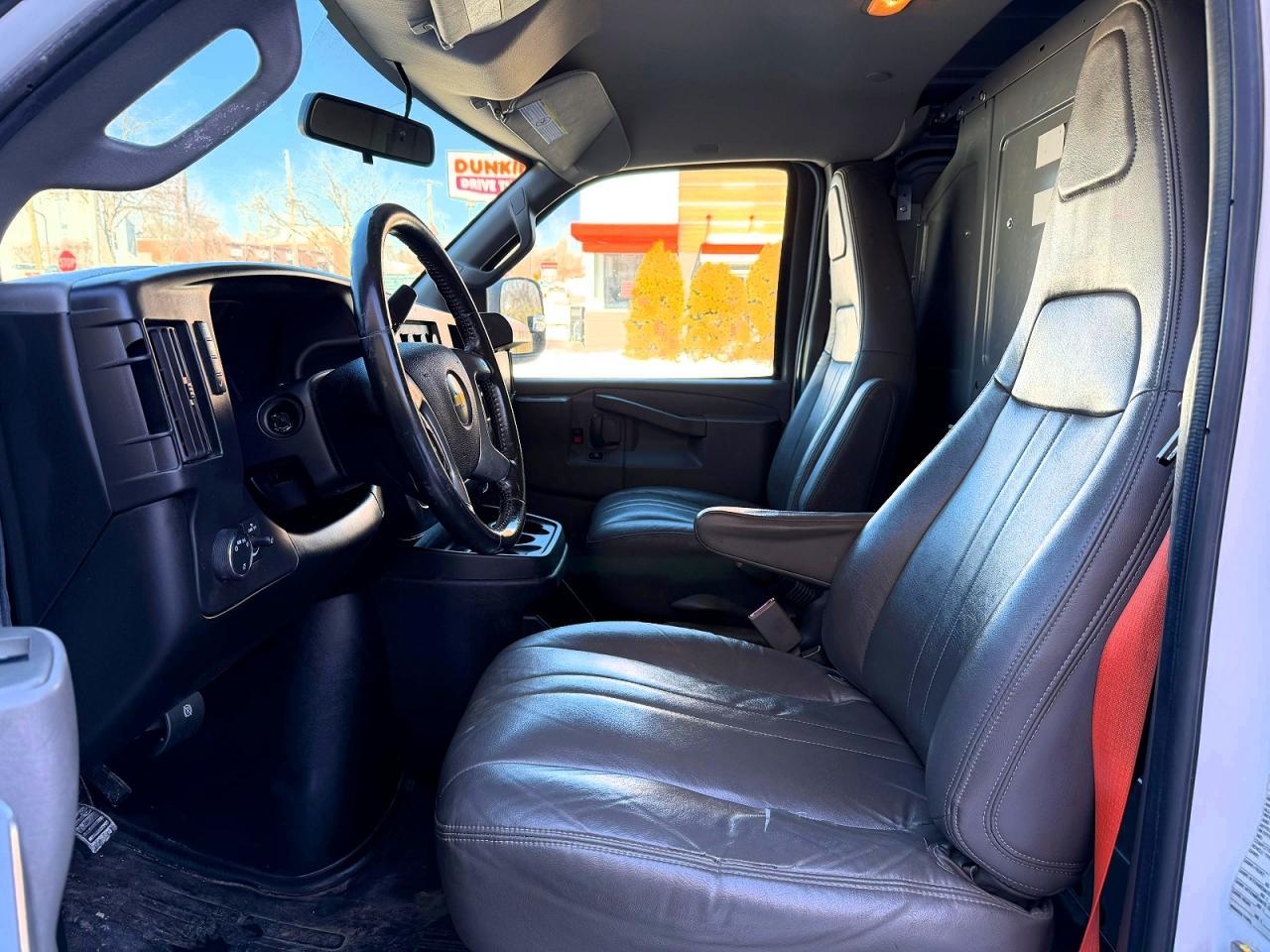 2017 Chevrolet Express G2500 - zdjęcie 7