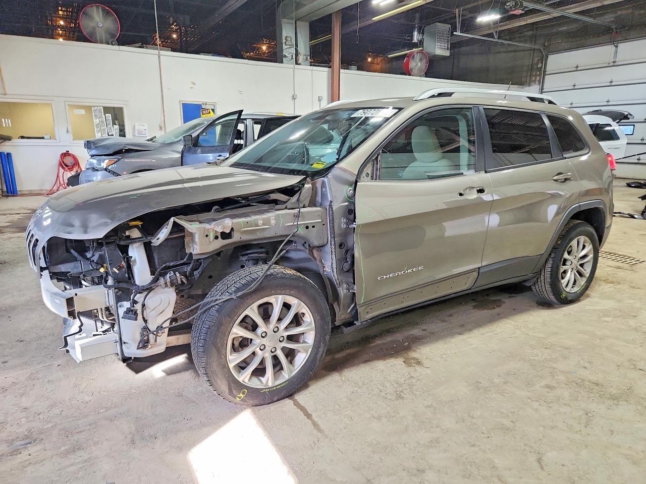 2020 Jeep Cherokee Latitude - zdjęcie główne