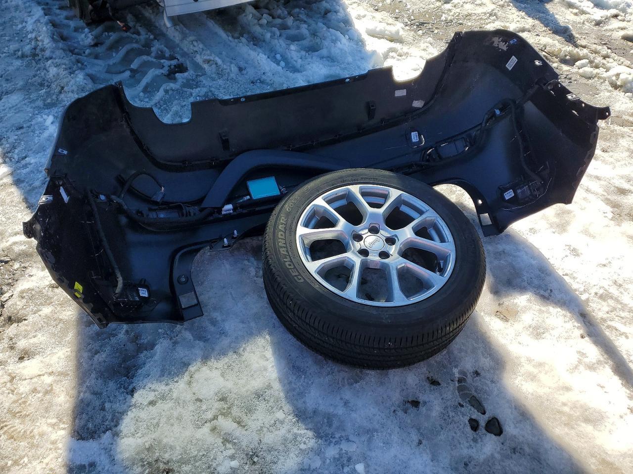 2023 Jeep Compass Latitude Lux - zdjęcie 13