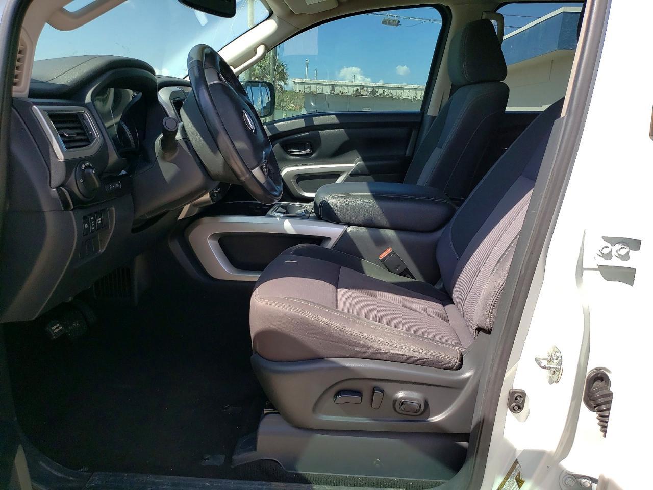 2017 Nissan Titan Xd Sl - zdjęcie 7