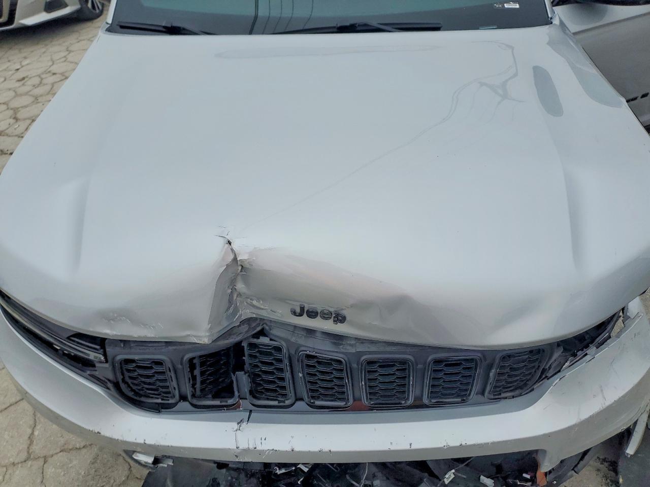 2024 Jeep Grand Cherokee L Laredo - zdjęcie 11