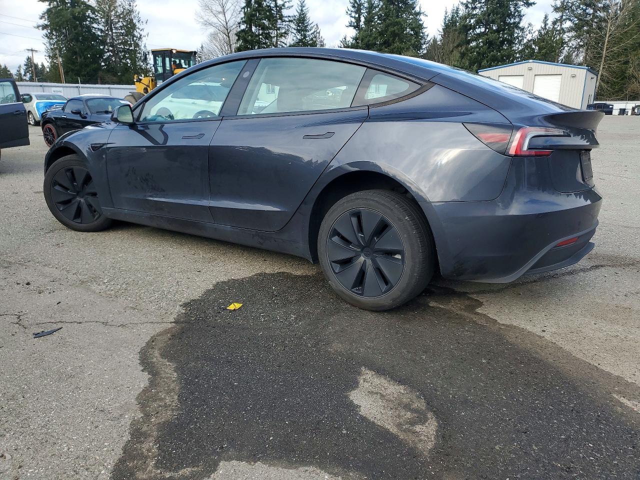 2024 Tesla Model 3 - zdjęcie 2