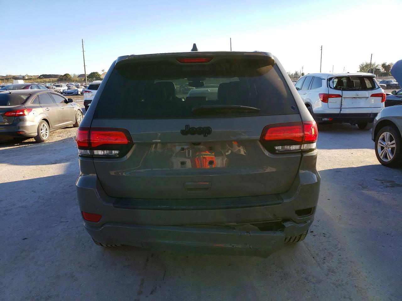 2020 Jeep Grand Cherokee Laredo - zdjęcie 6