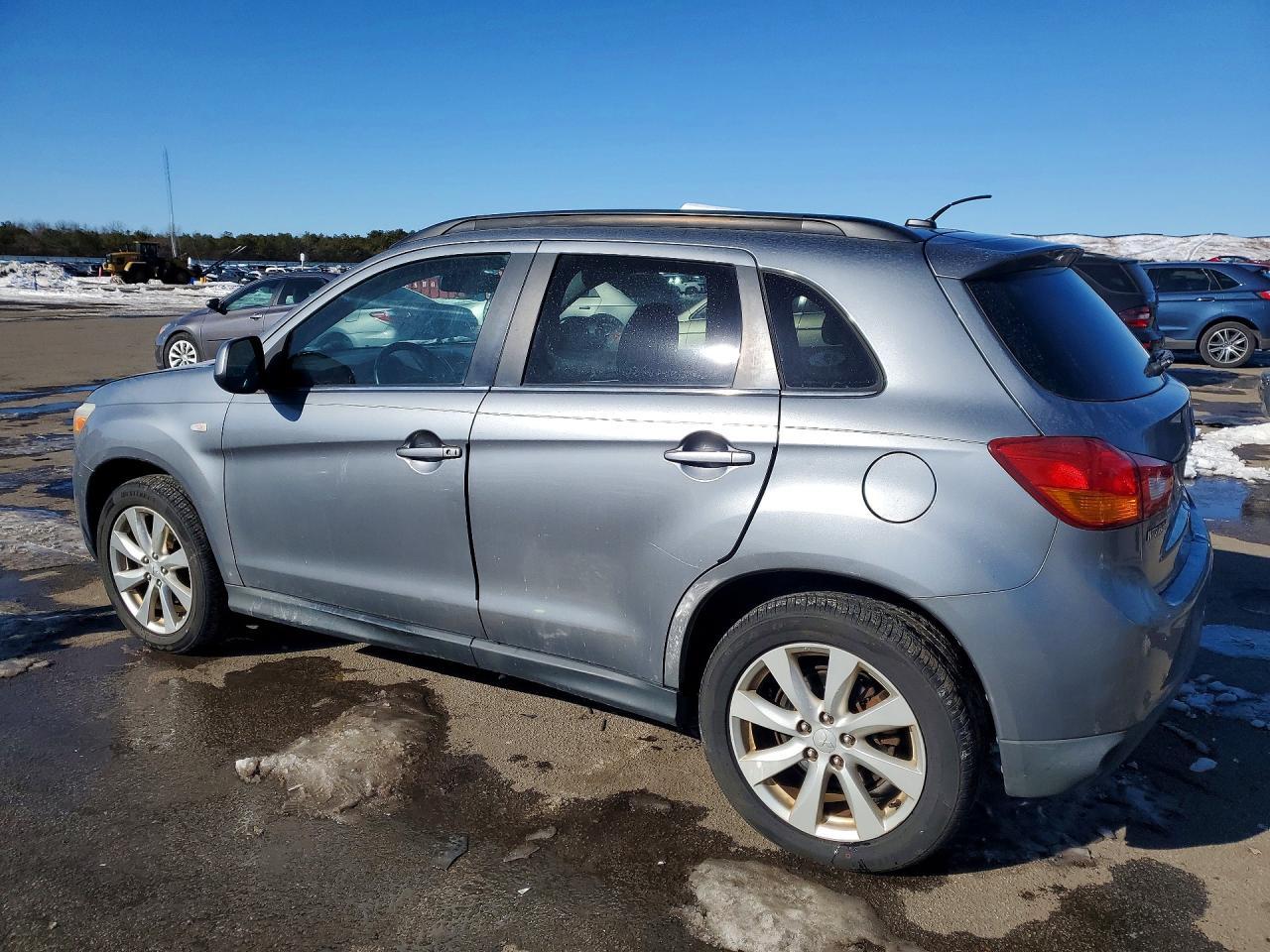 2013 Mitsubishi Outlander Sport Se - zdjęcie 2