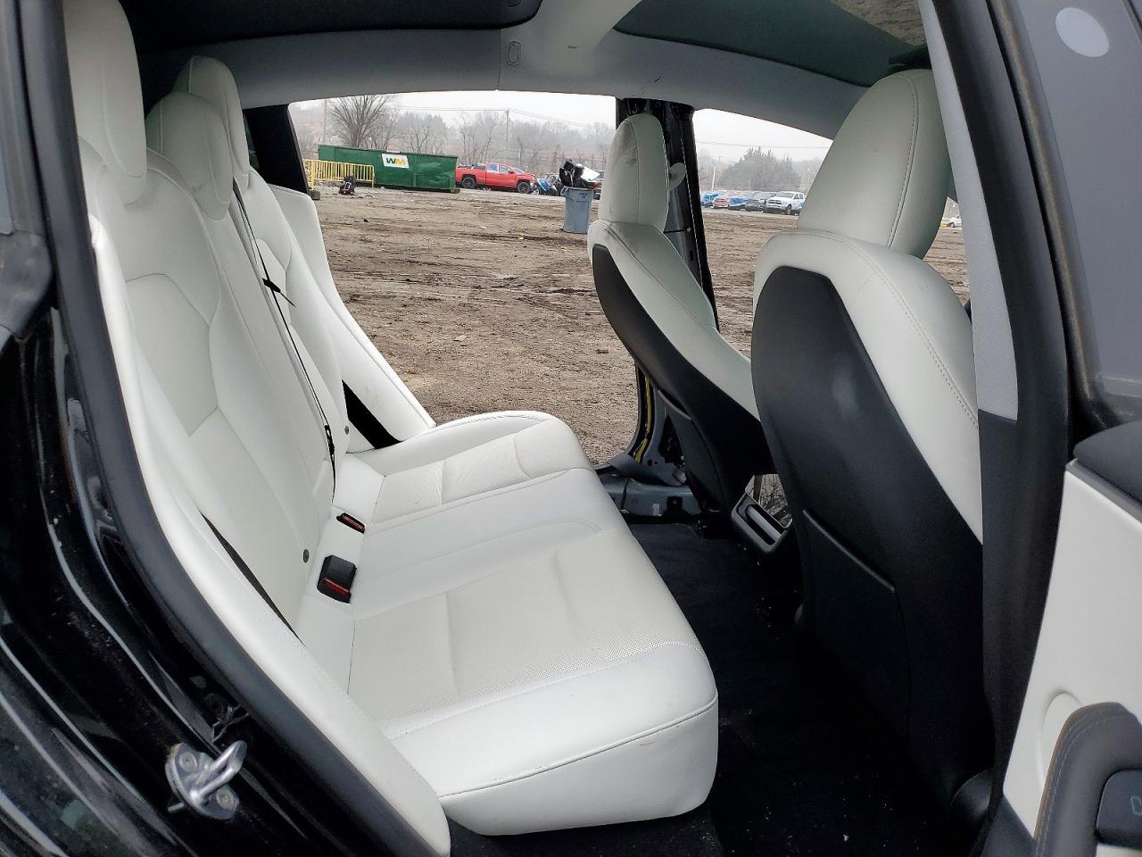 2025 Tesla Model 3 - zdjęcie 10