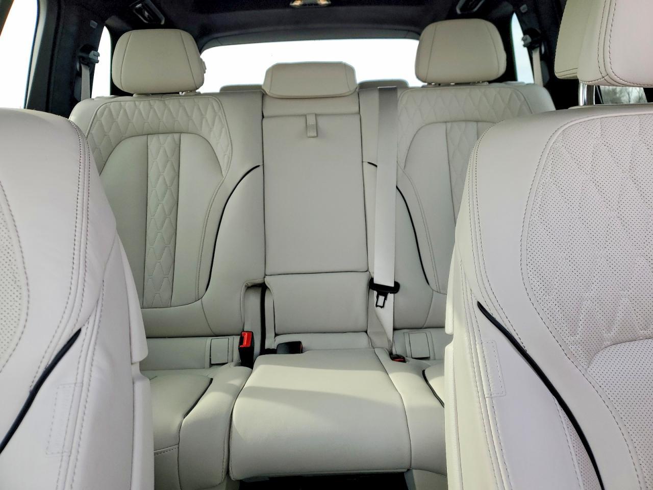 2025 BMW X7 M60I - zdjęcie 10