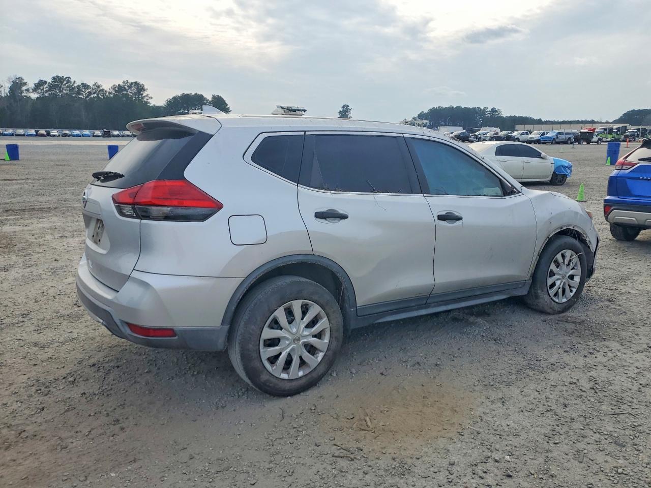 2017 Nissan Rogue S - zdjęcie 3