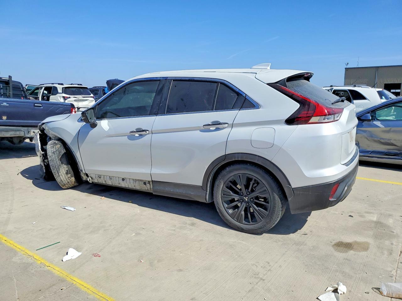 2022 Mitsubishi Eclipse Cross Le - zdjęcie 2