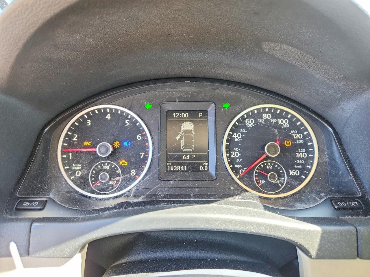 2014 Volkswagen Tiguan S - zdjęcie 9