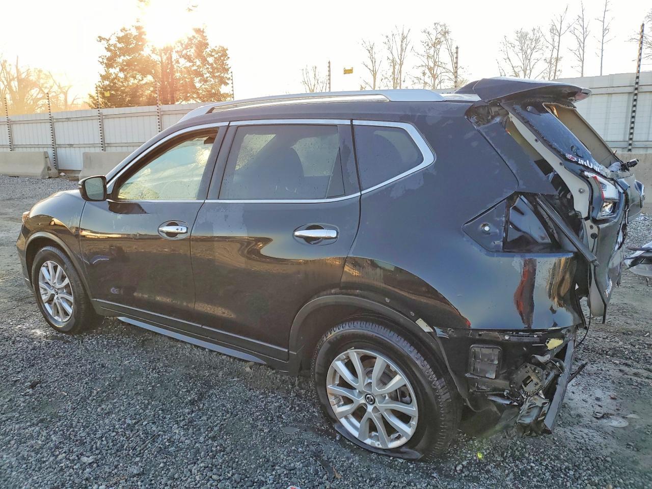 2020 Nissan Rogue Sv - zdjęcie 2