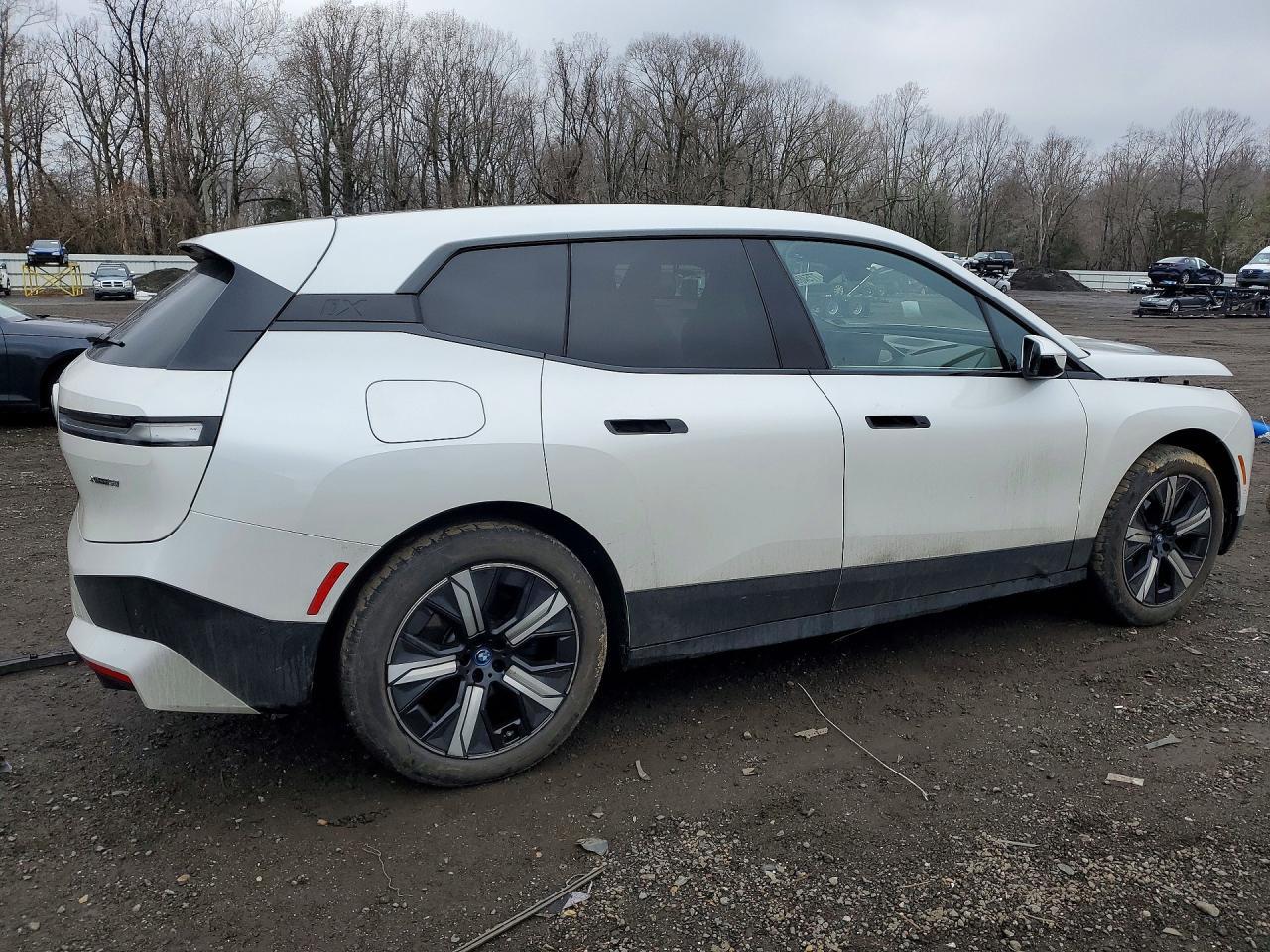2023 BMW Ix xDrive50 - zdjęcie 3