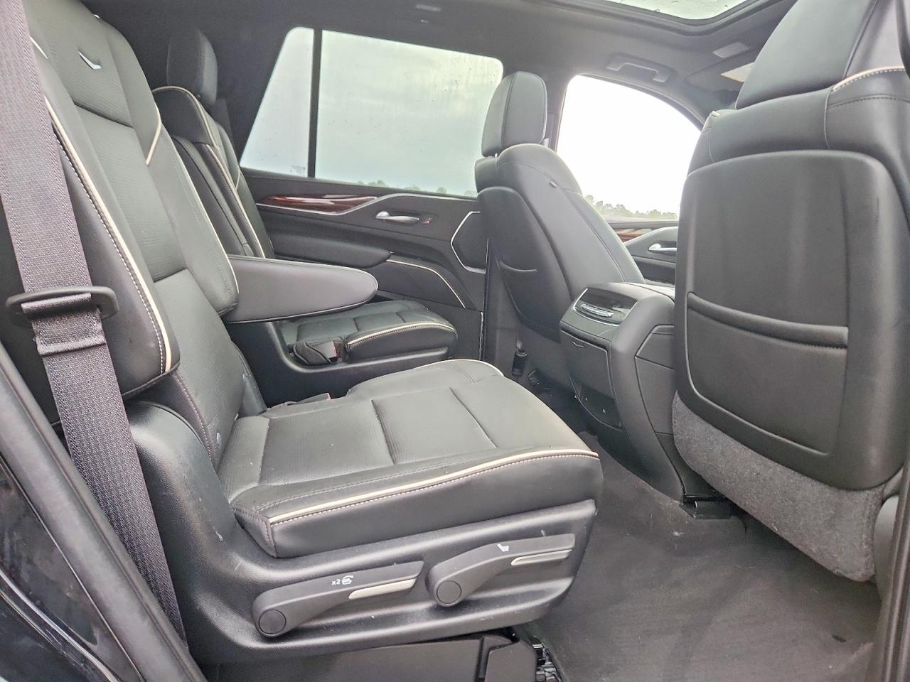 2021 Cadillac Escalade Premium Luxury - zdjęcie 11